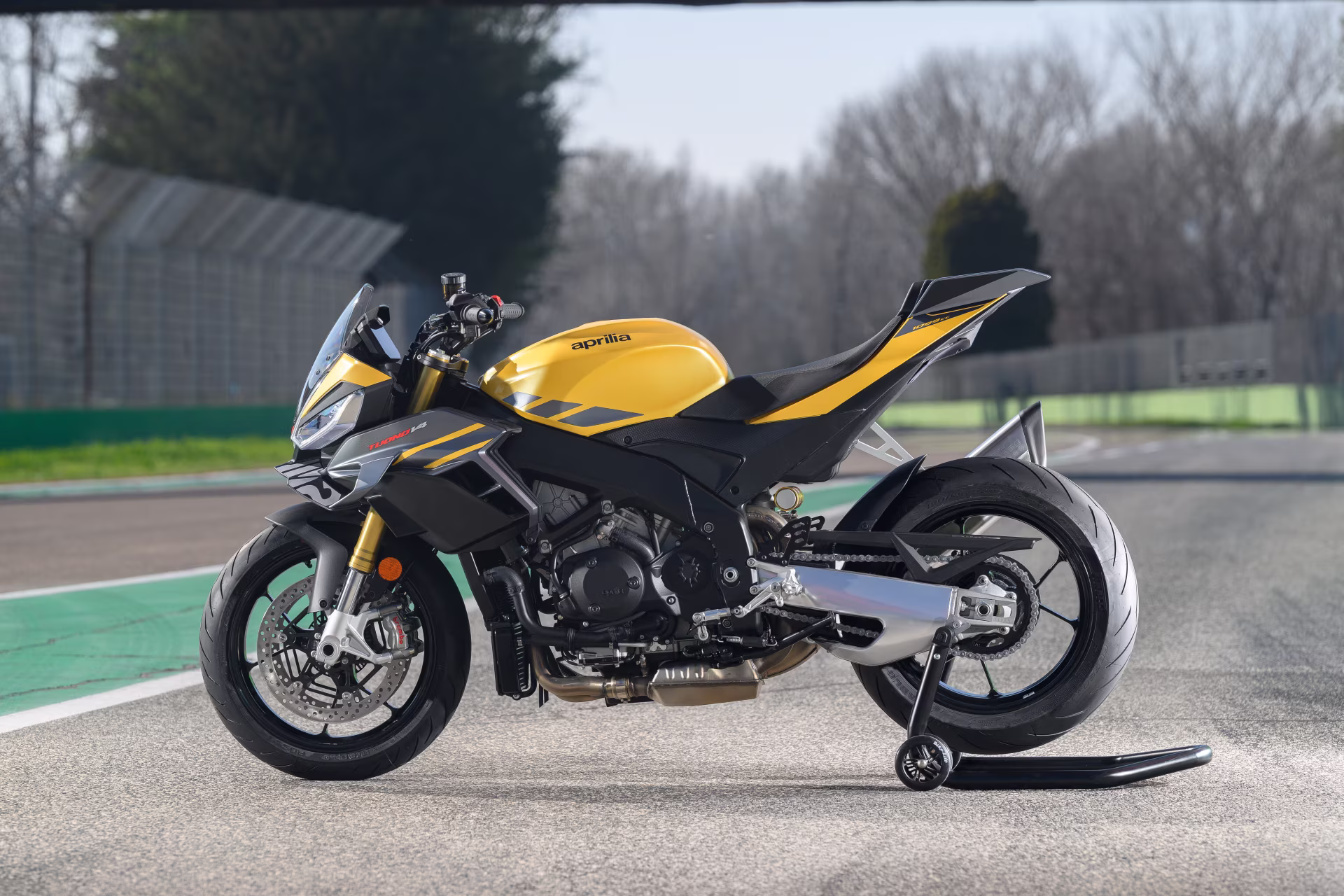 Aprilia Tuono V4 Aprile