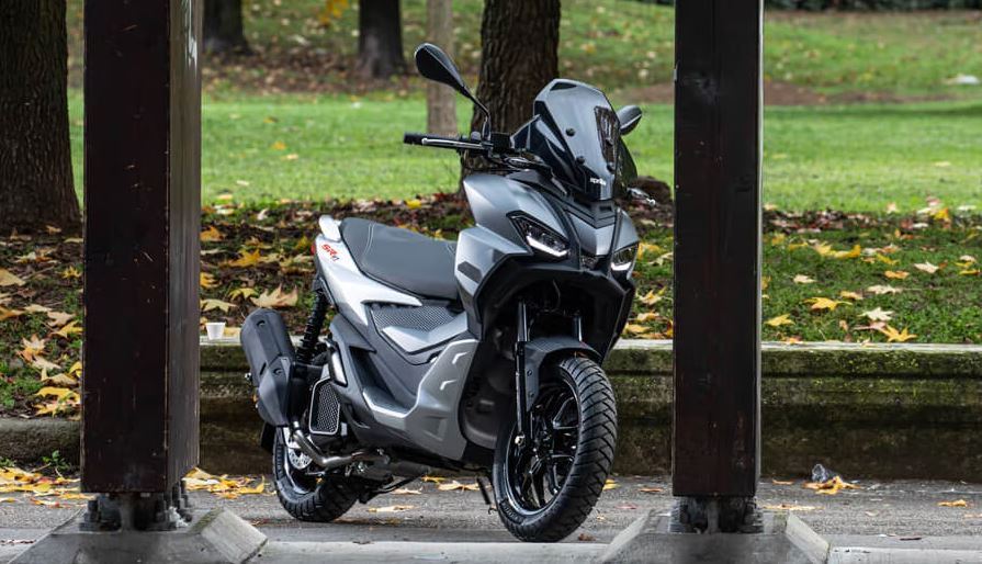 Moto aprilia sr gt