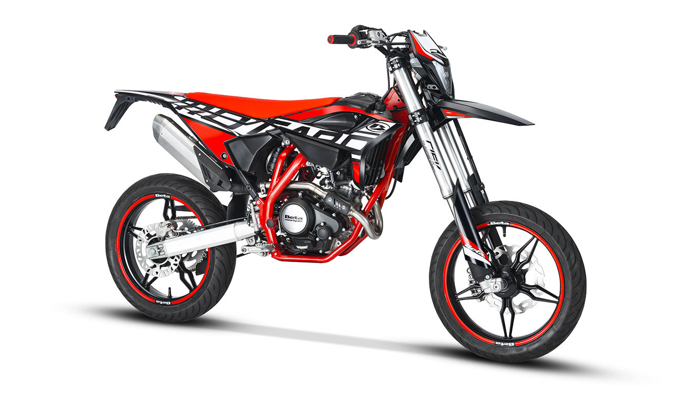 RR 4 T 125 MOTARD 2021 fronte