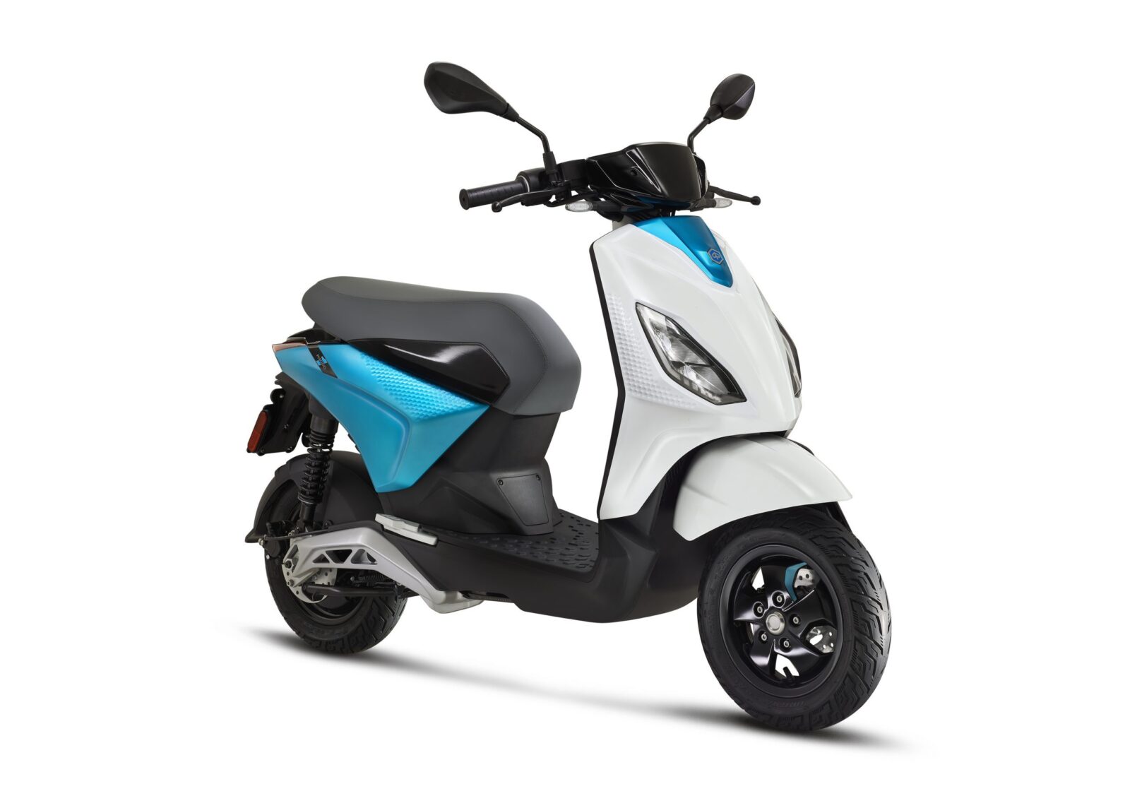 2021 06 Piaggio one bicolor 3 4 Ant DX bianco 1 scaled