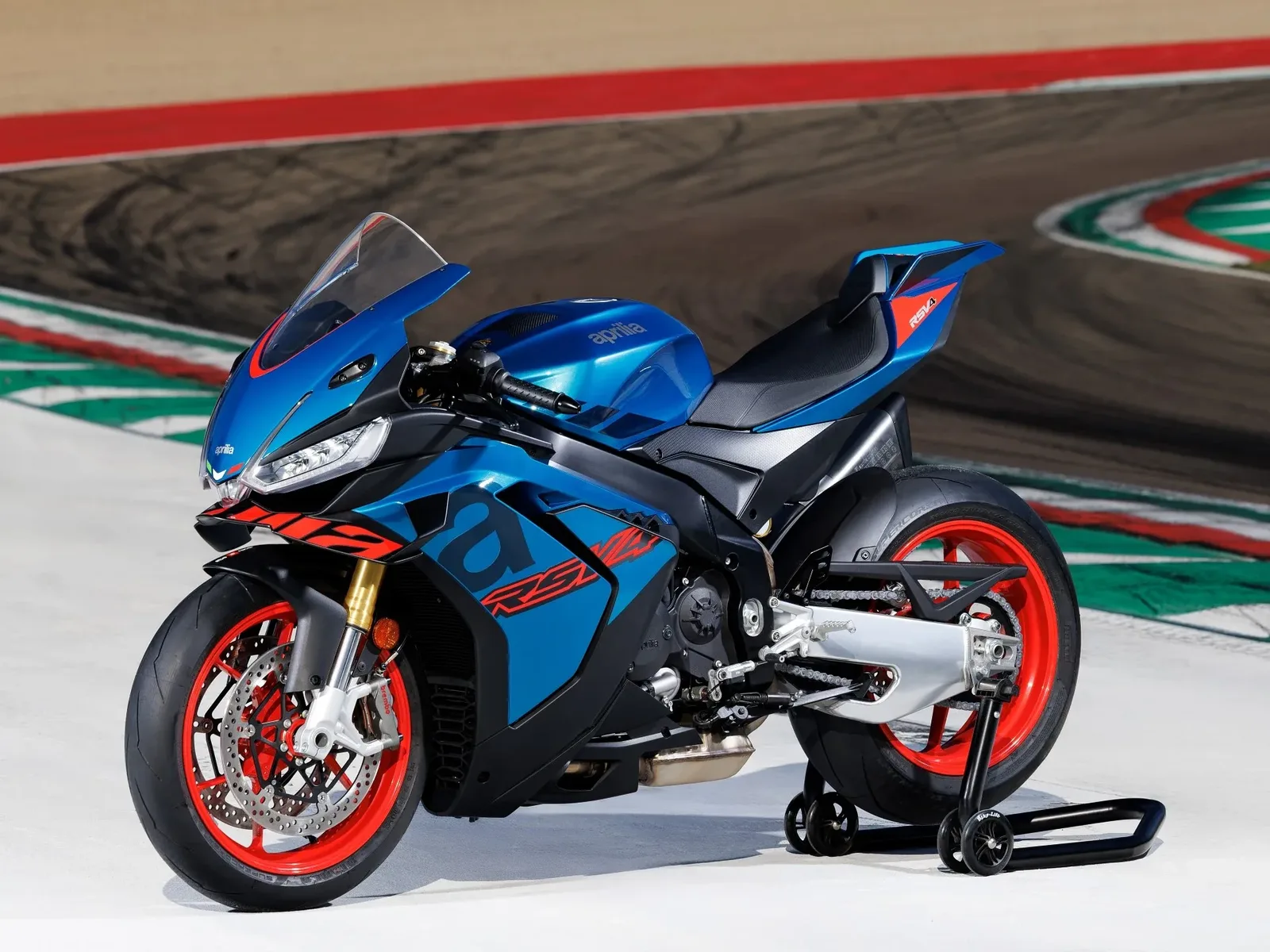 Aprilia RSV4 news