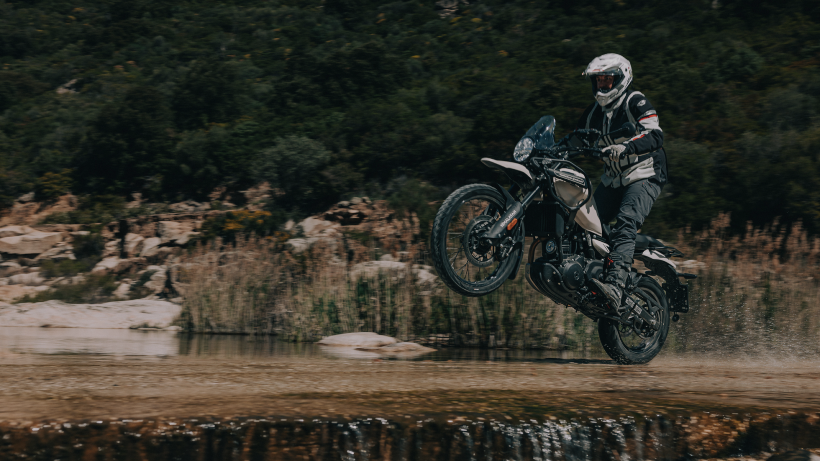 Royal enfield milano nord sconto himalayan guerrilla 450 2025